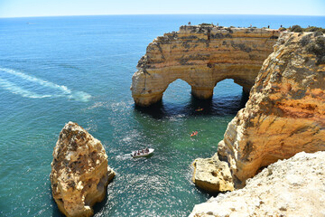 Fototapeta premium una preciosa playa en el algarve de portugal