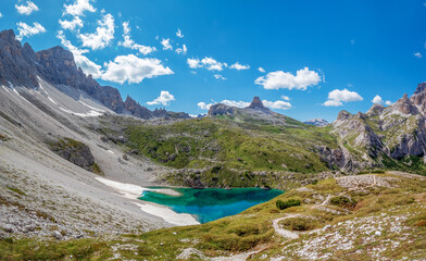 Fototapeta na wymiar Panoramic mountain chain along the Tirol Sexten alps and lake with crystal clear drink water
