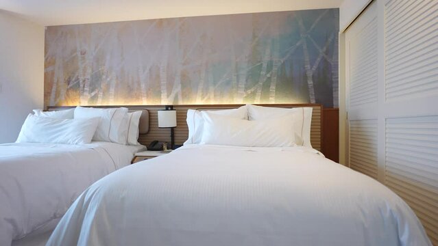 シンプルなリゾートホテルの部屋