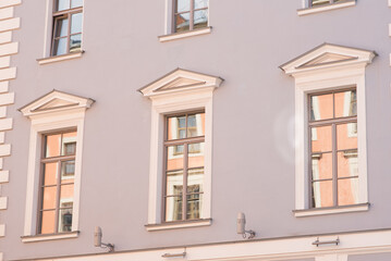 View of the facade of the house with windows.