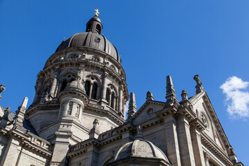 Obraz premium facade of the cathedral