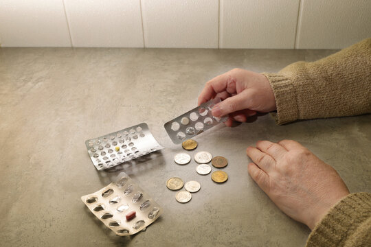 The Elderly Woman Ran Out Of Money And Medicines