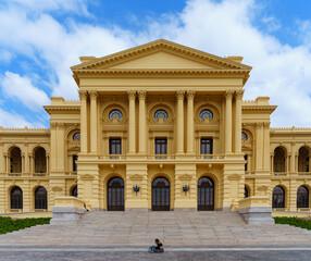 Fachada de um grande palácio colonial português