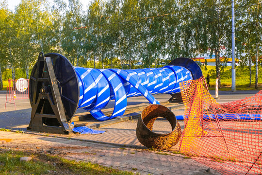 U-pipe reel for the restoration of the old main pipeline using the trenchless method, selective focus