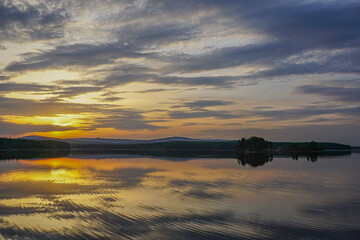 Obraz premium sunset over the lake