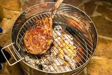 Churrasco de carne Bovina Tomahawk