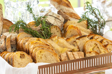 Mesa com comidas Salgadas Bufey