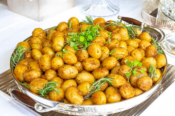 Mesa com comidas Salgadas Bufey