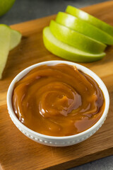 Homemade Caramel Dip with Green Apples