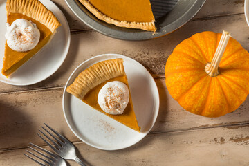 Homemade Thanksgiving Pumpkin Pie