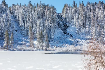 Selbstklebende Fototapeten Winter lake © Galyna Andrushko