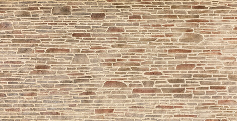Vieux mur en pierre apparente d'une maison de campagne en France.