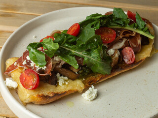 toast with ham and goat cheese