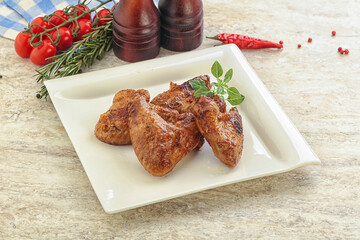 Roasted chicken wings with spicy sauce