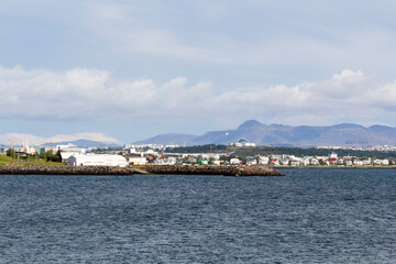 Fototapeta premium view to reykjavik from the peninsula grotta