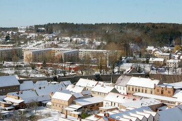 Fototapeta premium Panoramablick über verschneite Ortschaft