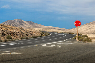 Weg mit Stoppschild