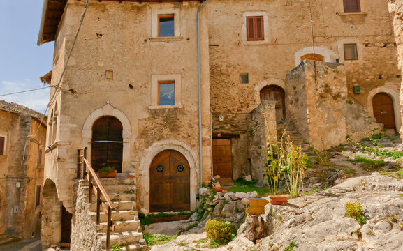 Borgo medievale di Navelli.Abruzzo, Italy