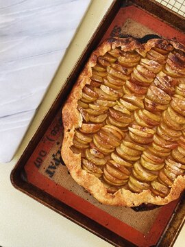 Freshly baked apple gallette