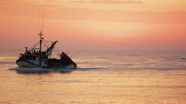 Fishing boat returned from the sea at sunrise, Itaja&iacute; - Santa Catarina