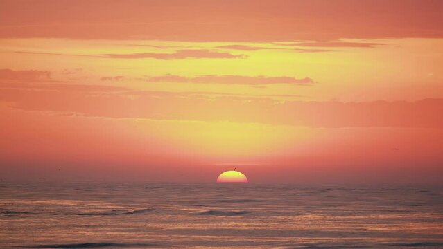 Sun rising in the sea, Itaja&iacute; - Santa Catarina