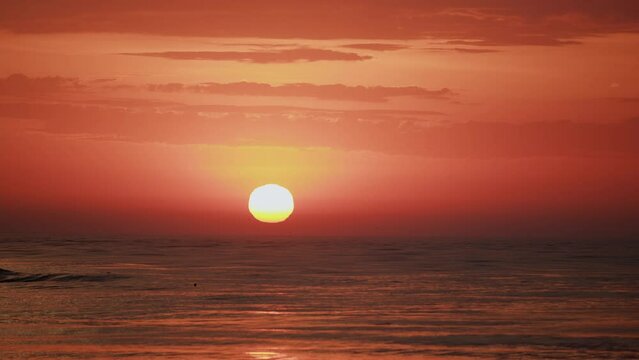 Sun rising in the sea, Itaja&iacute; - Santa Catarina