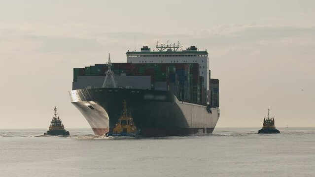 Tugboat maneuvering ship