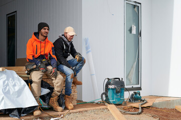 Builders on work break