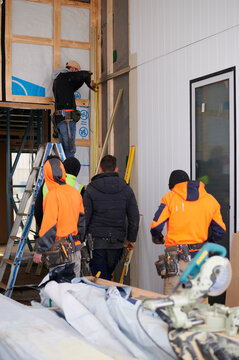 Apprentice builders in training