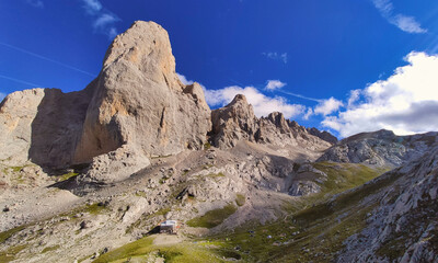 'Naranjo de Bulnes' peak also know as Picu Urriellu, Picos de Europa National Park and Biosphere Reserve, Cabrales, Asturias, Spain