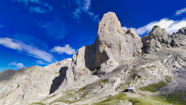 'Naranjo de Bulnes' peak also know as Picu Urriellu, Picos de Europa National Park and Biosphere Reserve, Cabrales, Asturias, Spain
