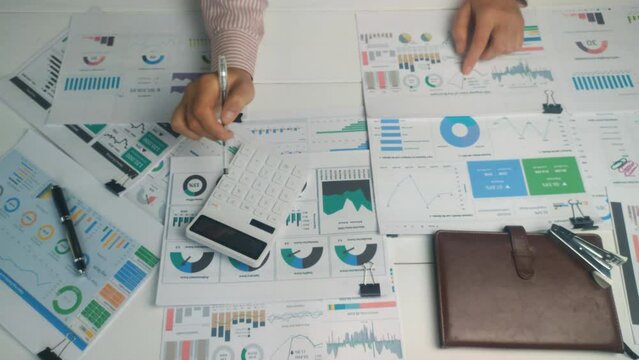 Analysis and calculation of profit and loss on the calculator, trading in the stock market charts