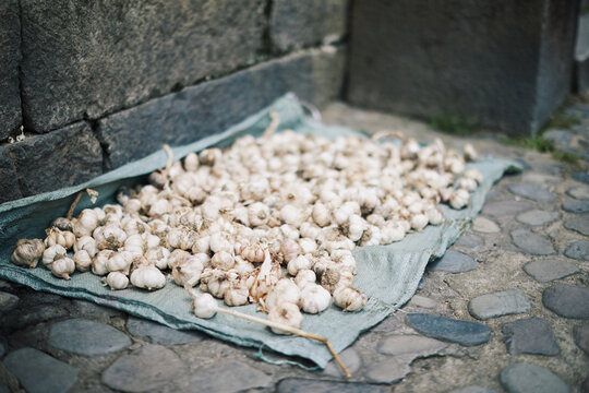 Raw Garlic On A Mat For Sale In Huangshan, Anhui, China.