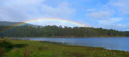 Arco iris sobre un paraje de Galicia