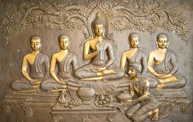 Zelfklevend Fotobehang boeddha houtsnijwerk. Muurschilderingen vertellen het verhaal over de geschiedenis van de Boeddha © Gan