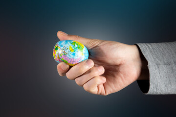 Presses a globe in his hand