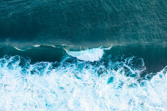 Ocean waves crashing on a sunny day in nature outdoor