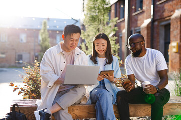 Team cooperating in project