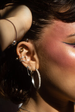 Woman with many jewels.