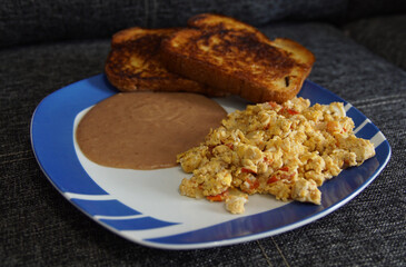 Huevos a la mexicana, frijoles, pan con mantequilla, Mexican eggs whit beans and bread  butter, platillo mexicano, desayuno mexicano, Mexican breakfast, deliciuos mexican egg, Mexican Food