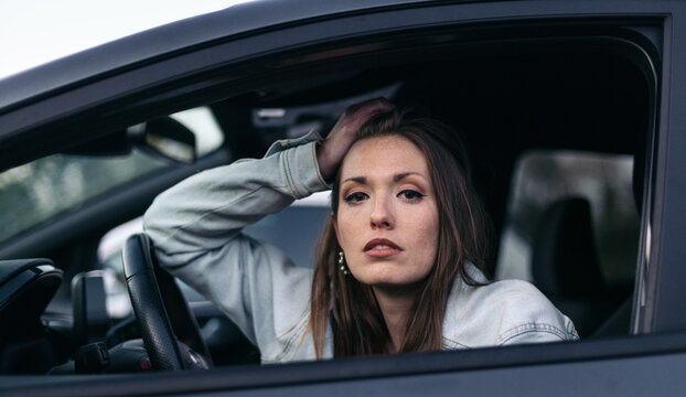 Portrait of a woman into the car