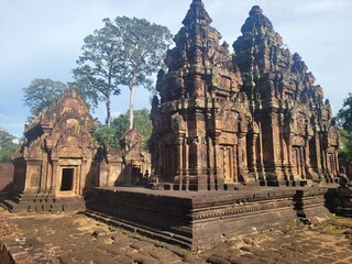 Banteay Srei or Banteay Srey is a 10th-century Cambodian temple dedicated to the Hindu god Shiva. Located in the area of Angkor.