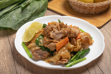 Stir-fried Rice Noodles with Soy Sauce and Pork