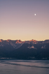 coucher de soleil sur les alpes