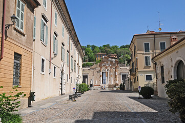 Fototapeta na wymiar Brescia, le rovine della città Romana e piazza del Foro