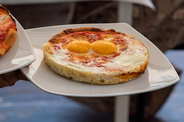 egg and cheese italian pizza