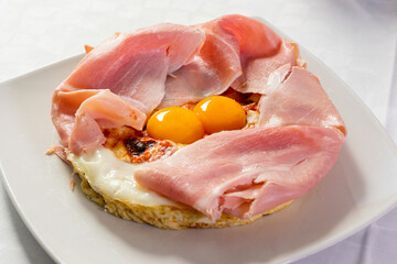 egg ham and cheese pizza 