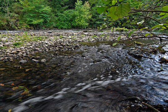 Kiesinsel der Wupper bei Wuppertal Kohlfurth (Blick nach Solingen)