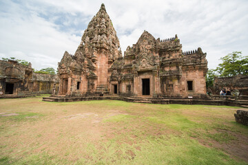 Fototapeta na wymiar Phanom Rung Historical Park, a beautiful Hindu Khmer Empire Temple complex in buriram, thailand.