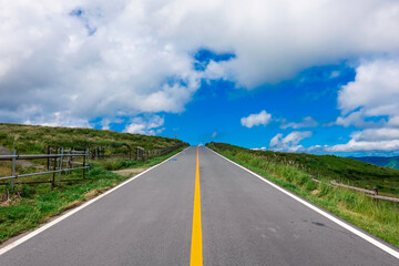 阿蘇パノラマラインのドライブ風景（熊本県）